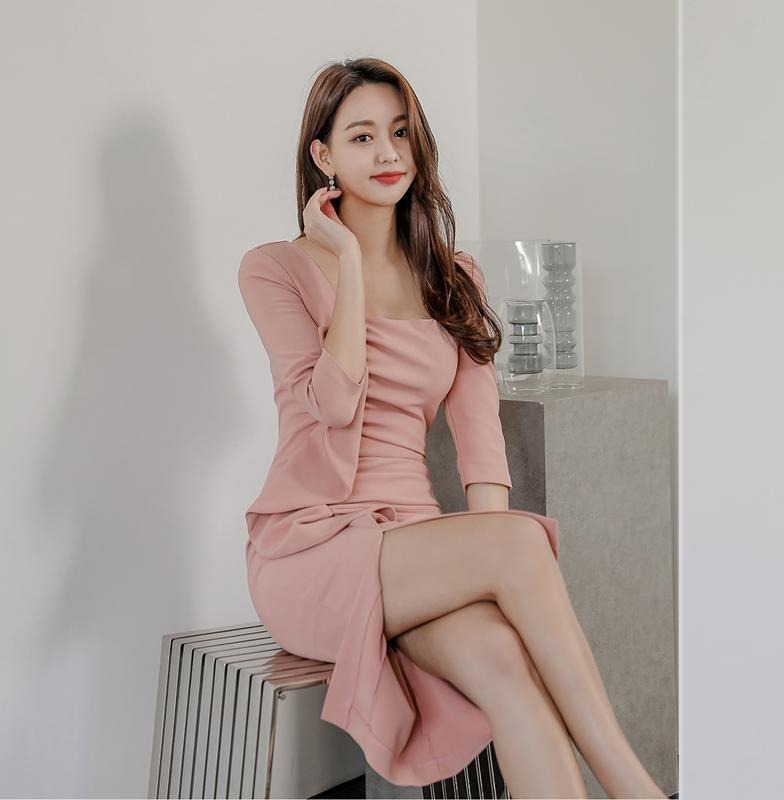 ชุดเดรสออกงานสีชมพูโอรส แต่งระบาย ทรงเข้ารูป แขนสี่ส่วน เรียบหรู สวย ดูดี ใส่เป็น ชุดราตรี ชุดออกงาน ชุดไปงานแต่งงาน กลางวัน กลางคืน