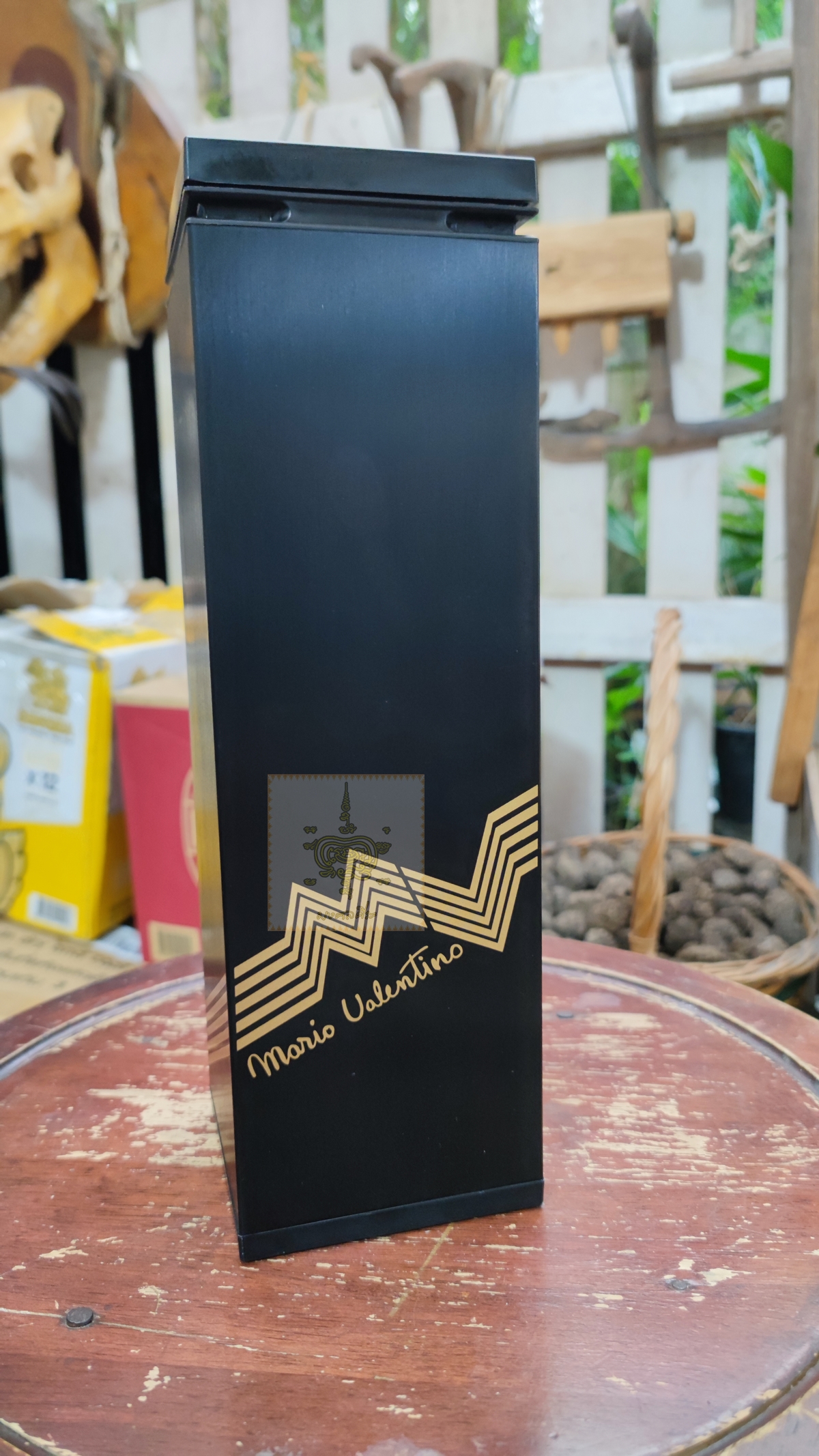 กระติกน้ำร้อนเก่า Mario Valentino ดีไซต์กล่องขวดเหล้า