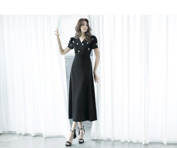 พร้อมส่ง !! ชุดเดรสสีดำ ปักลูกปัดลายดอกไม้ แขนสั้น กระโปรงยาว แนวเรียบหรู ดูดี สวยสุภาพ ดูเรียบร้อย