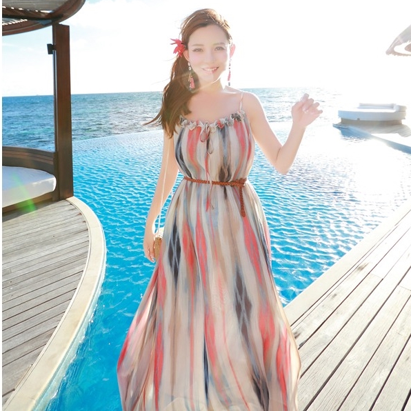 ชุดใส่เที่ยวทะเล เดรสยาวลายกราฟฟิค สายเดี่ยว ทรงปล่อย ผ้าชีฟอง แฟชั่นชุดใส่เที่ยวทะเล ไอเดียชุดแต่งตัวไปเที่ยวทะเล ใครมีแพลนไปทะเลแต่ยังไม่ได้หาชุดต้องดู!