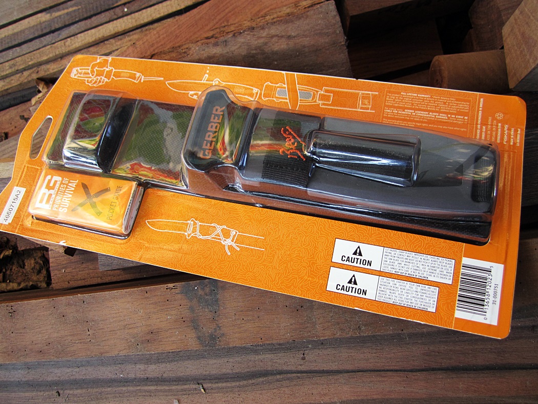 มีดเดินป่าGerber Bear Grylls Ultimate Knife, Serrated Edge [31-000751] ของแท้
