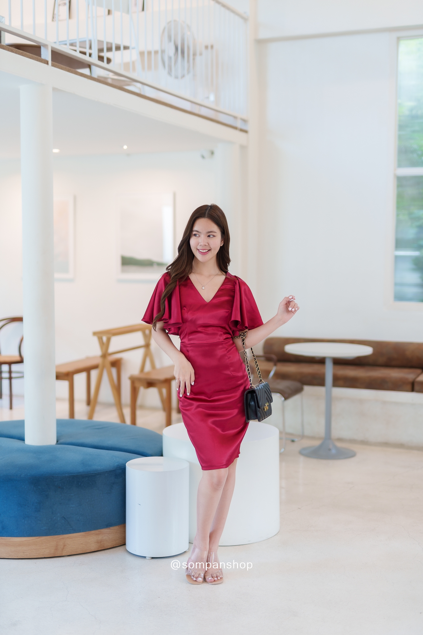 พร้อมส่ง !! ชุดเดรสออกงานสั้นสีแดง แขนระบาย แนวเรียบหรู เหมาะสำหรับใส่เป็นชุดไปงานแต่งกลางวันธีมสีแดง ชุดออกงาน ชุดทำงาน