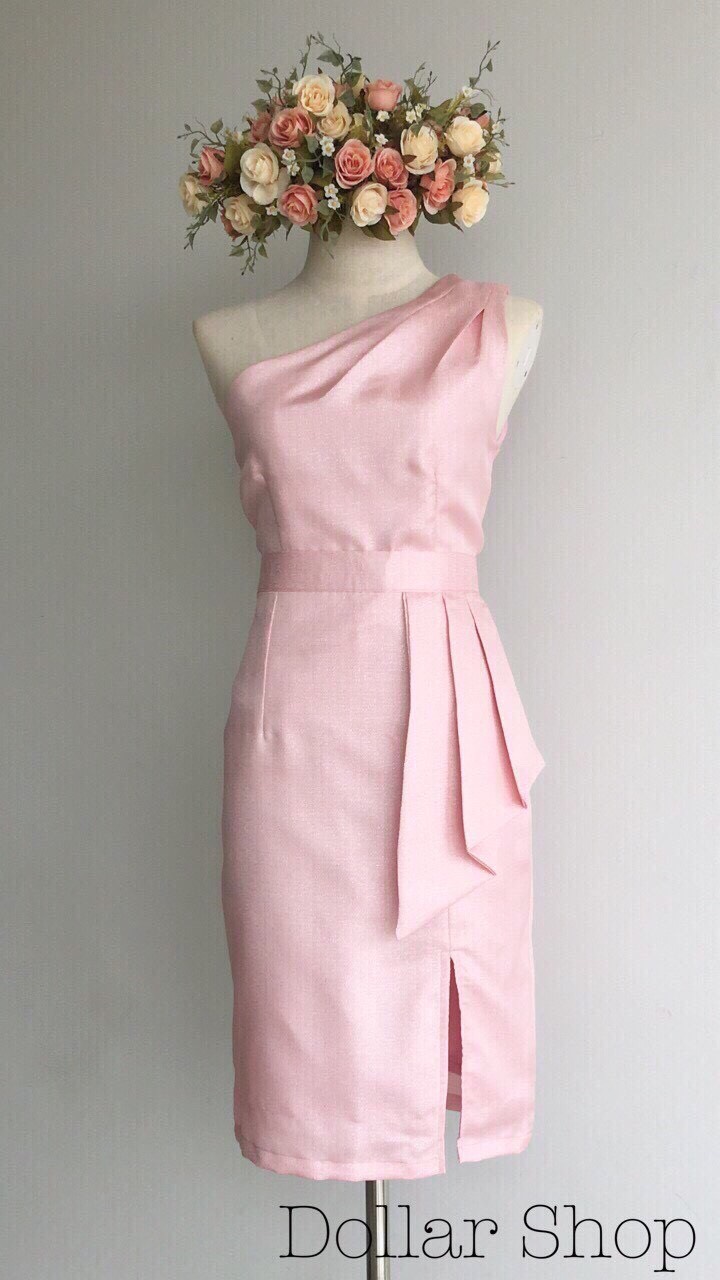 กระโปรงออกงานสีชมพู ทรงดินสอ แต่งระบายจีบเรียบ