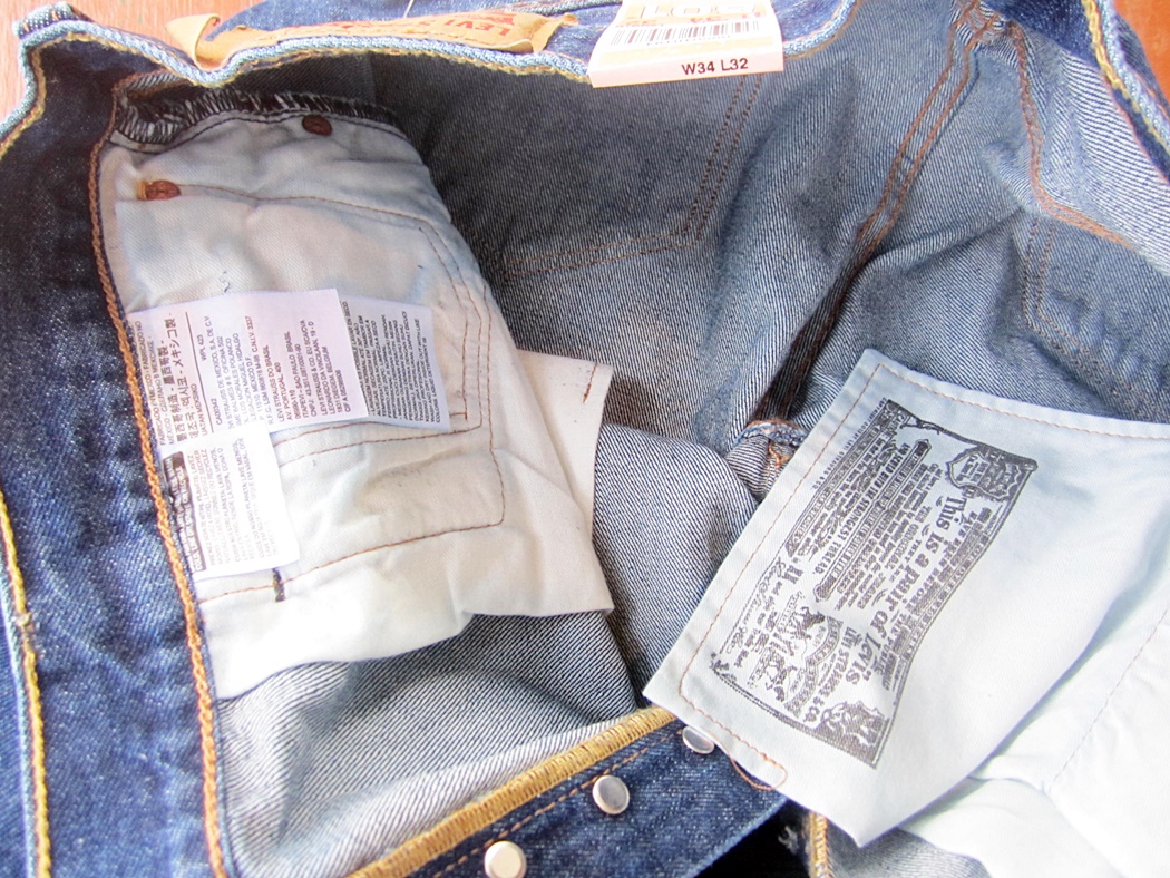 กางเกง ยีนส์ลีวาย 501 แท้ กดเข้าไปเลือกขนาดครับ