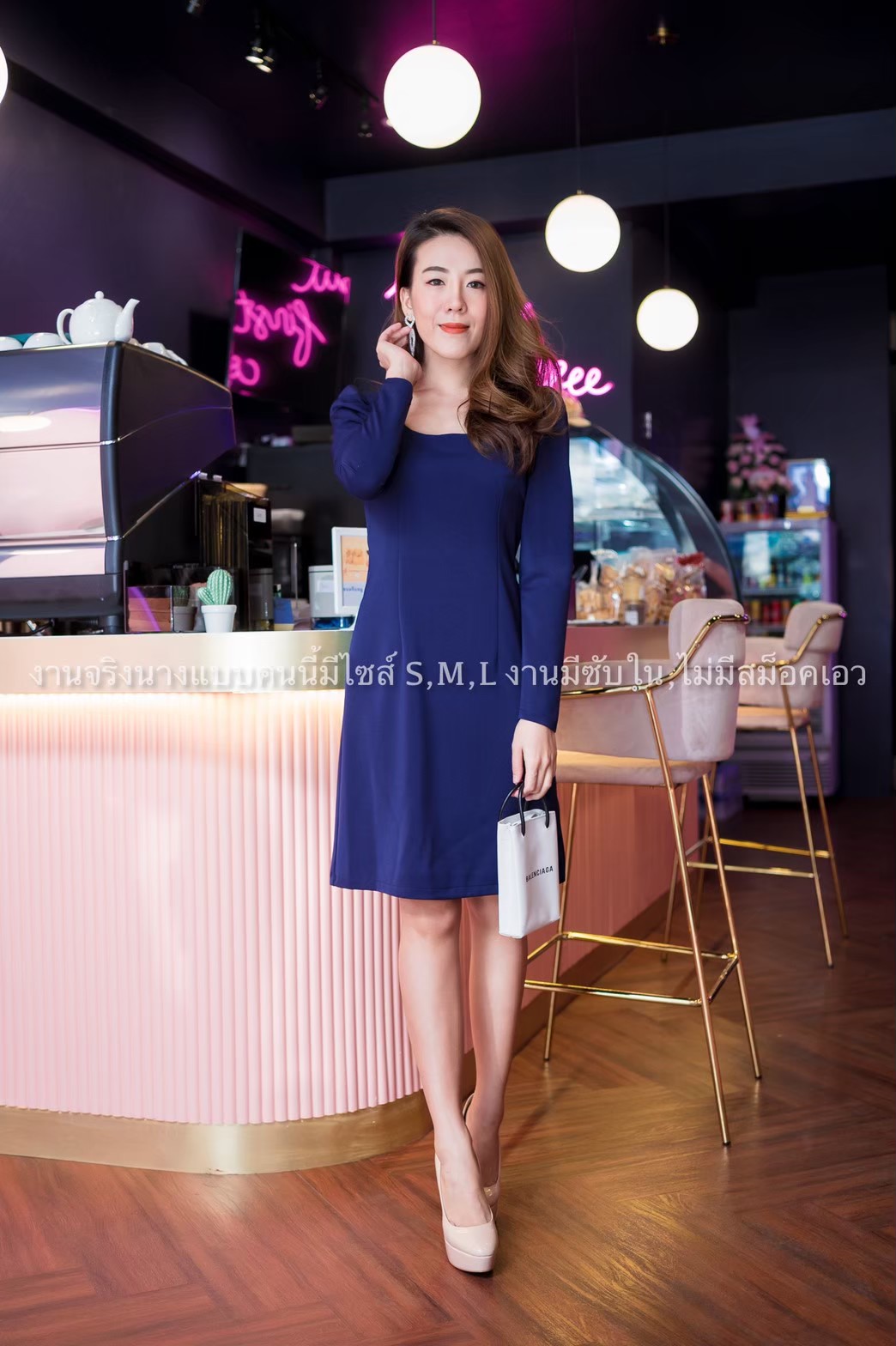 ชุดเดรสสั้นสีน้ำเงินกรมท่า แขนยาว แนวเรียบๆ สวยใส่ดูดี ใส่ทำงานได้ ใส่ไปงานกลางวันได้