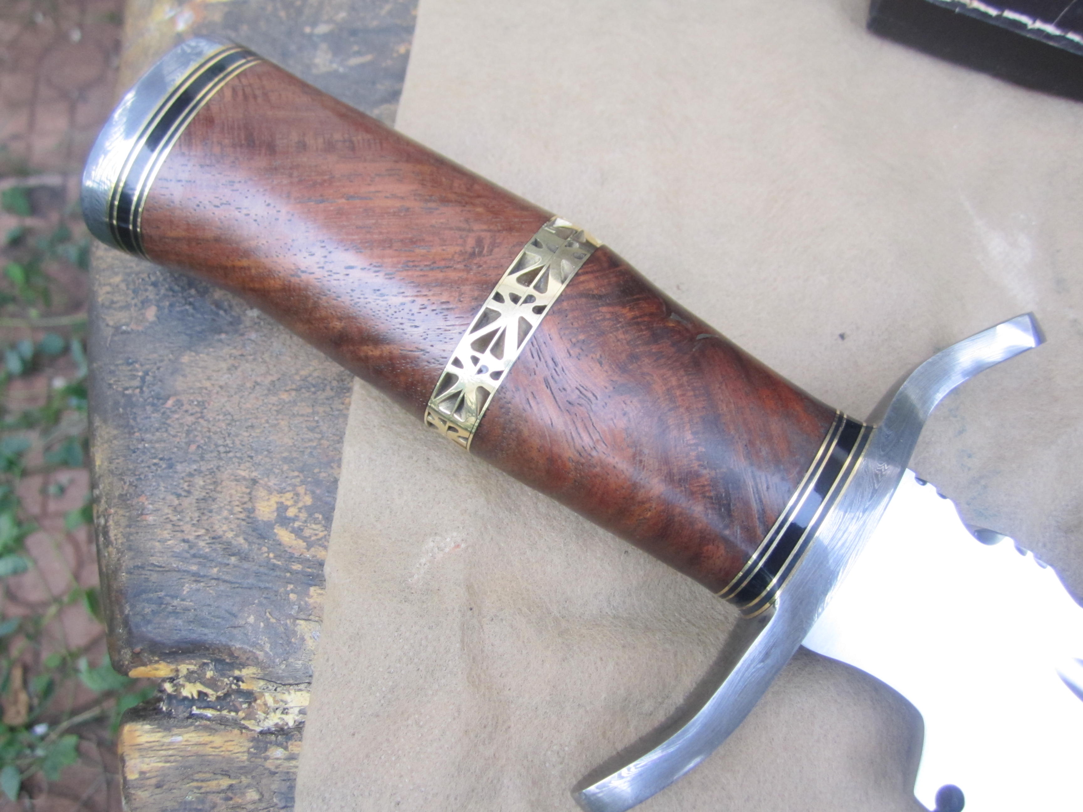 มีดใบตาย UK IMPACT CUTLERY RARE CUSTOM D2 LARGE COMBAT BOWIE KNIFE BURL WOOD DAMASCUS GUARD