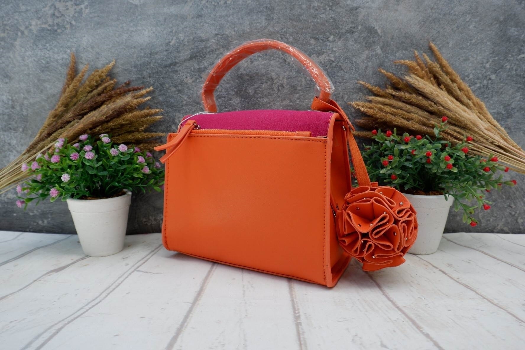 ❌Sale สินค้ามือ1 มีตำหนิ❌ ZARA MINI CITY BAG WITH PENDANT