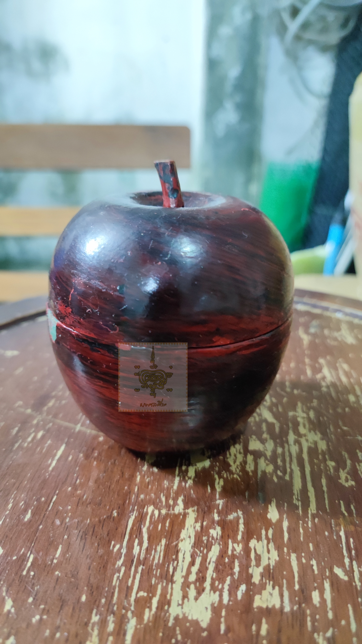 แอปเปิ้ลไม้แกะสลัก