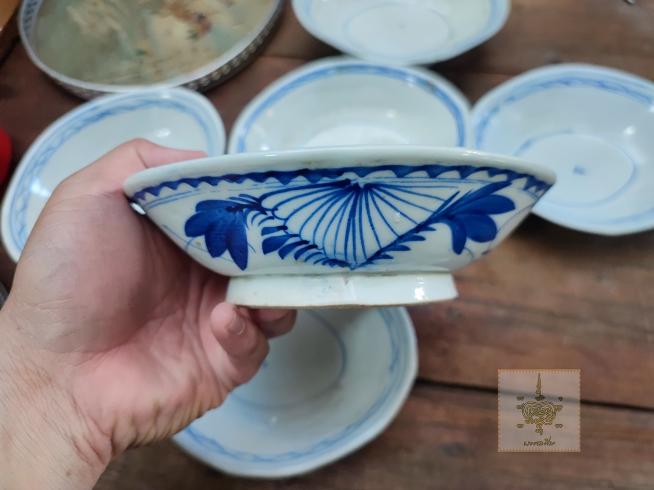 ชามกระเบื้องเคลือบโบราณ 6 ใบ