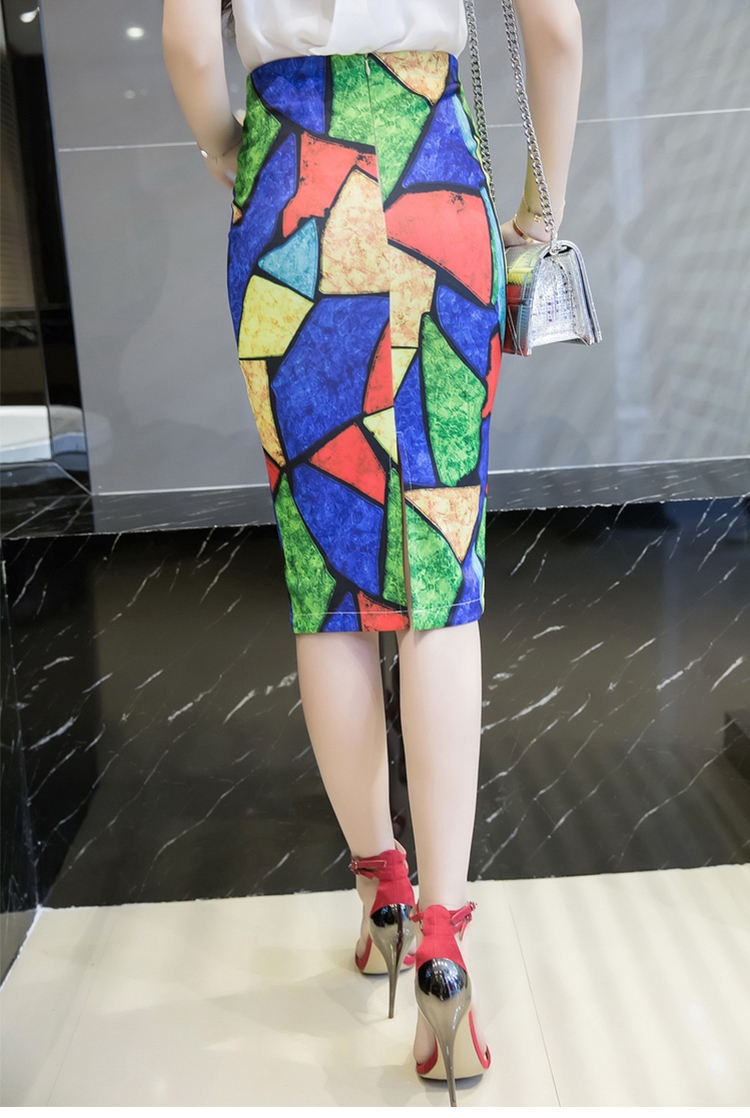 SALE : กระโปรงทำงานสีเขียว น้ำเงิน ลายกราฟฟิค ทรงเอ