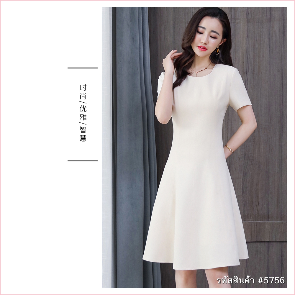 ชุดเดรสสั้นสีครีม แขนสั้น กระโปรงสั้นทรงบาน แนวเรียบร้อย สวยสุภาพ