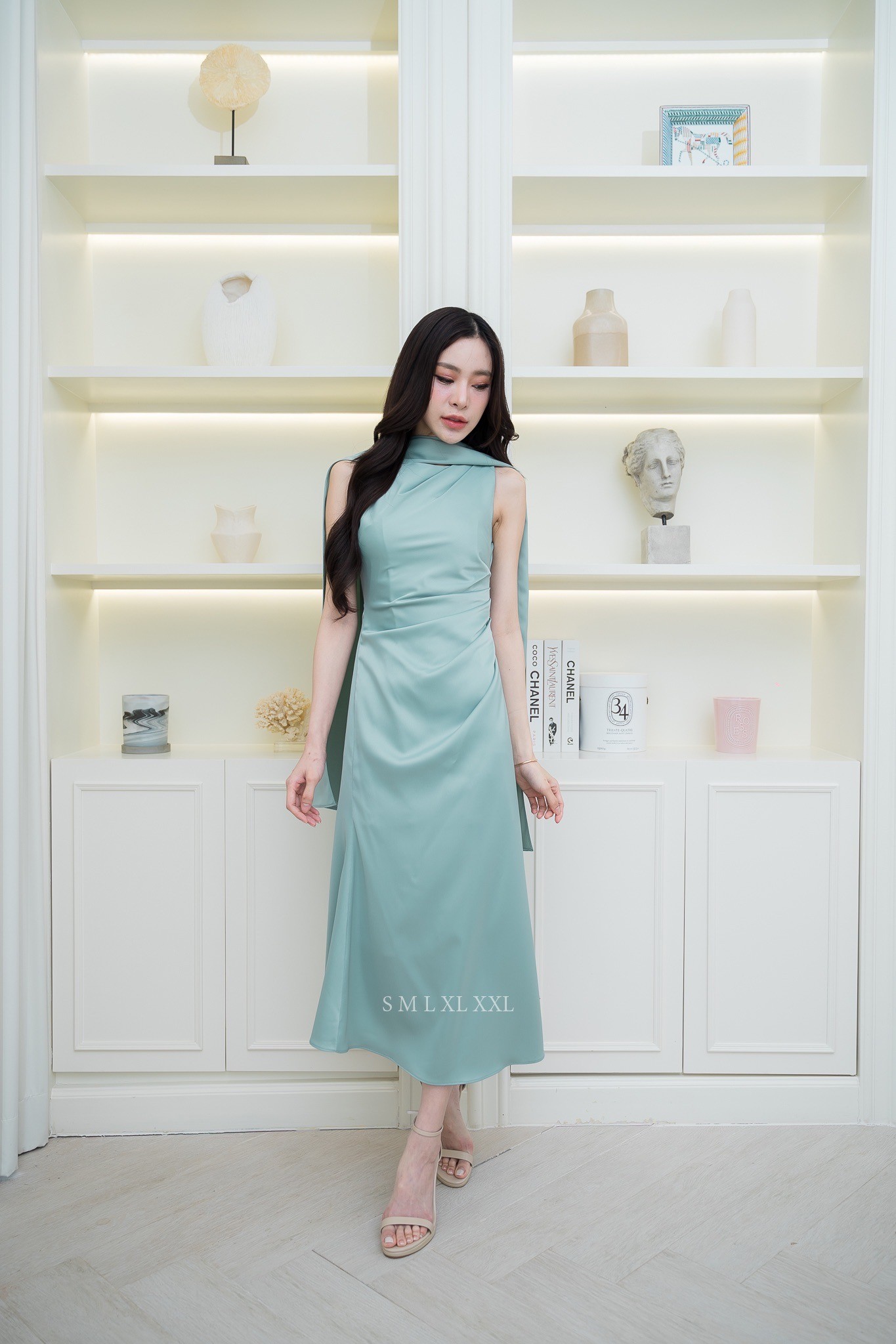 ชุดเดรสสั้นแขนกุด มาพร้อมผ้าคลุมไหล่สวยเก๋ ชุดไปงานแต่งงาน ชุดออกงาน ชุดเพื่อนเจ้าสาว