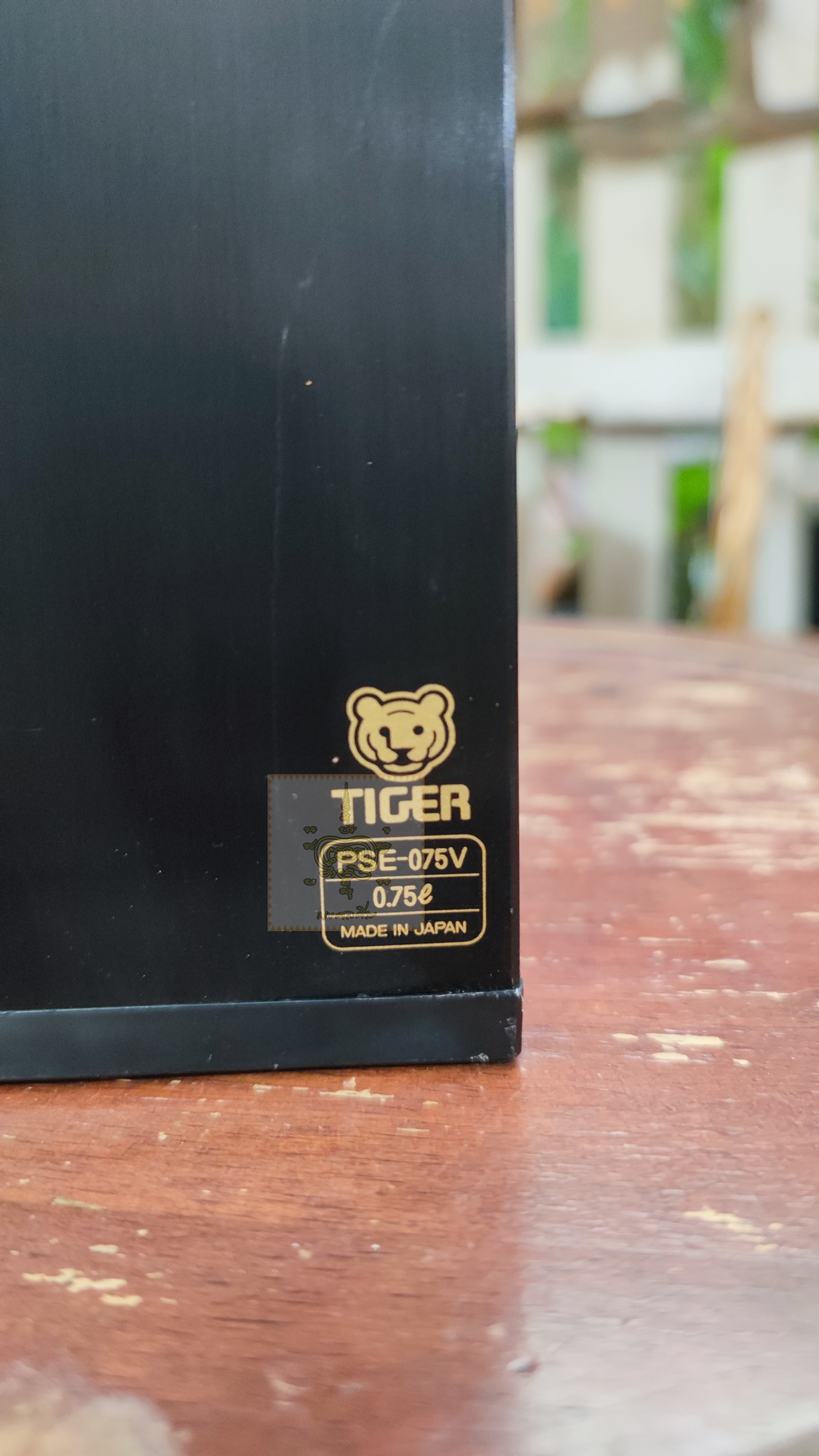 กระติกน้ำร้อนเก่า Mario Valentino ดีไซต์กล่องขวดเหล้า