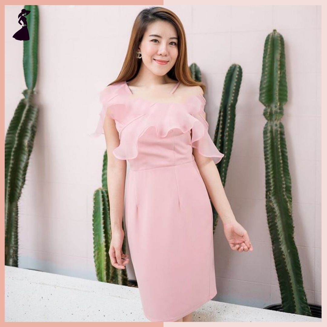 ชุดไปงานแต่งงานสีชมพูกะปิ เดรสสั้นแต่งระบายผ้าไหมแก้ว แบบน่ารัก สวยๆ เรียบหรูดูแพง ชุดราตรี ชุดไปงานแต่งงาน ชุดออกงาน