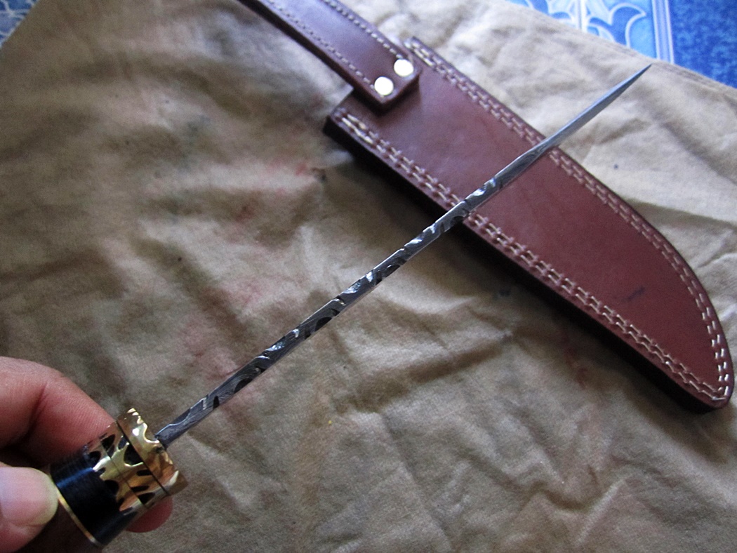 มีดเดินป่าDAMASCUS STEEL Ash damascus steel handmade hunting bowie knife 13" Canada