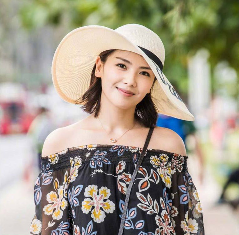 หมวกปีกกว้างไปทะเลสีครีม ปักตัวอักษร meeting from หมวกไปทะเลเก๋ๆ เริ่ดๆ .. จะไปทะเลทั้งทีพร็อพต้องครบนะจ๊ะ !!