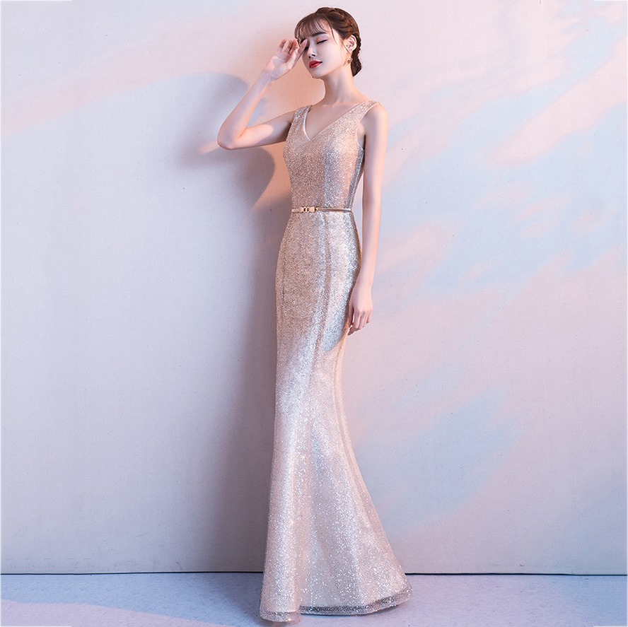 ชุดราตรี ชุดออกงาน ชุดไปงานแต่งงานสีทอง เดรสยาวแขนกุดทรงหางปลา ผ้ากากเพชร สวยหรูแพง