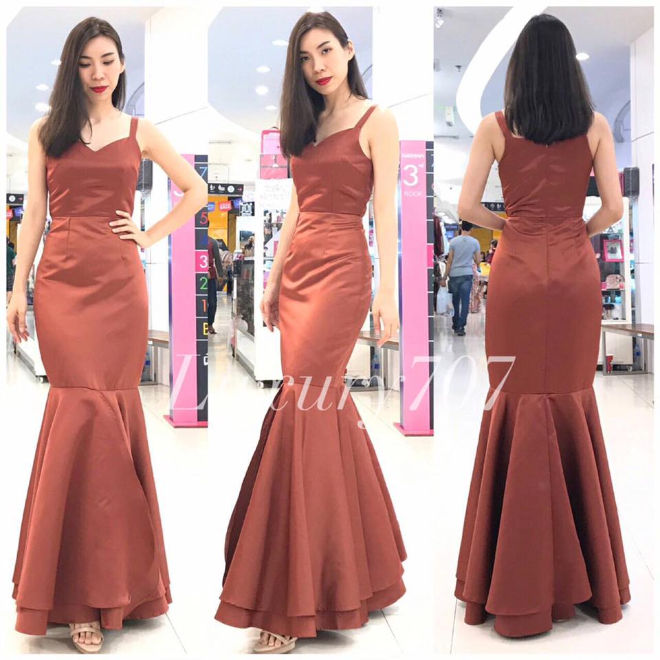 ชุดออกงานสีส้มอิฐ สายเดี่ยวคอวี เข้ารูป กระโปรงยาวทรงหางปลา