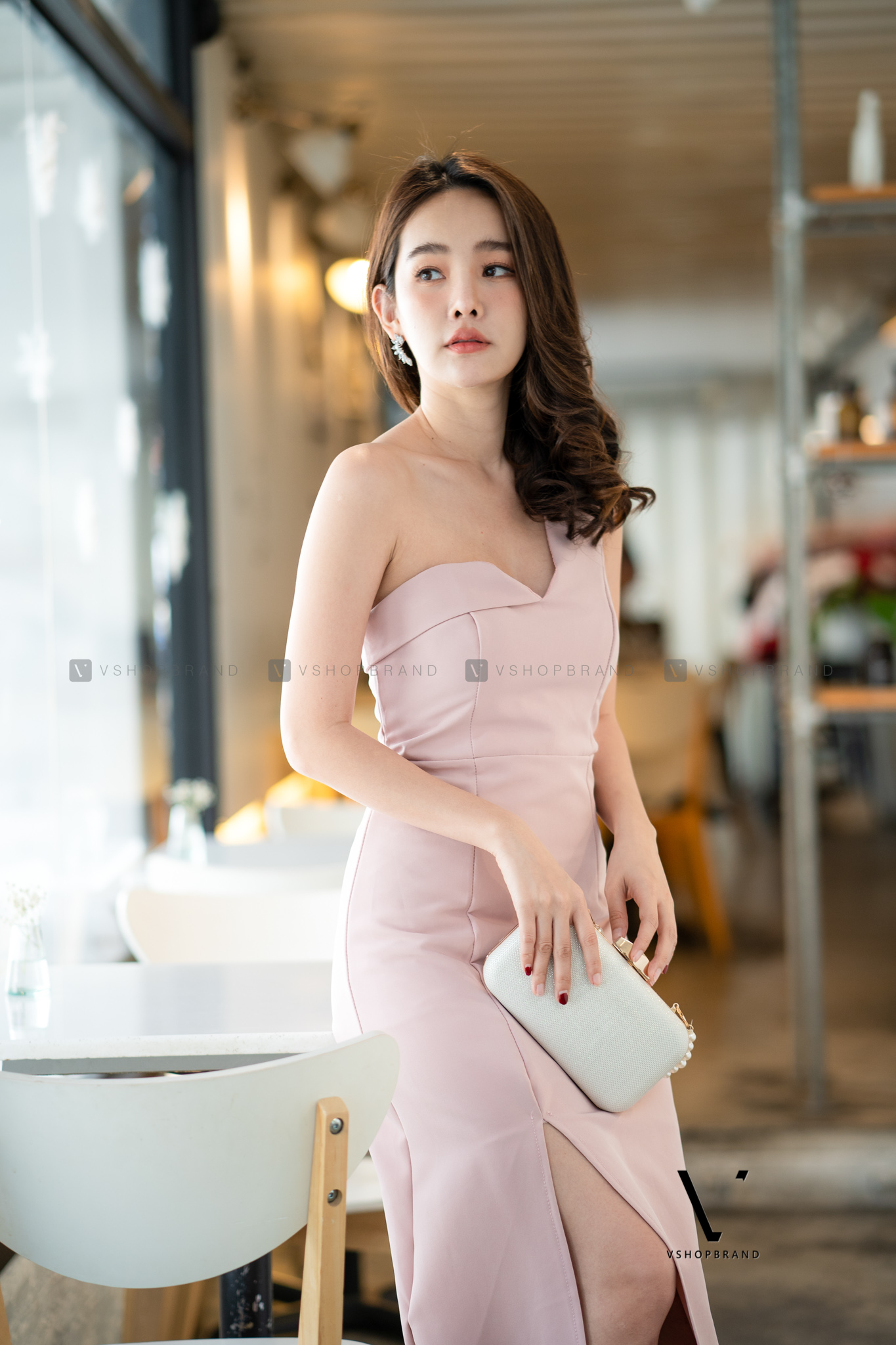 Sale ชุดออกงานสีชมพู ไหล่เฉียงข้าง ทรงเข้ารูป กระโปรงยาวผ่าหน้า2ข้าง