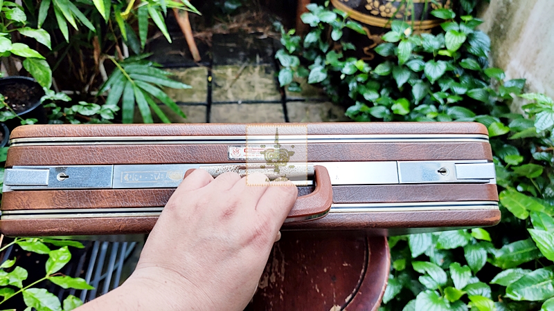 กระเป๋าหนัง เอกสารโบราณ ยี่ห้อ Niyom