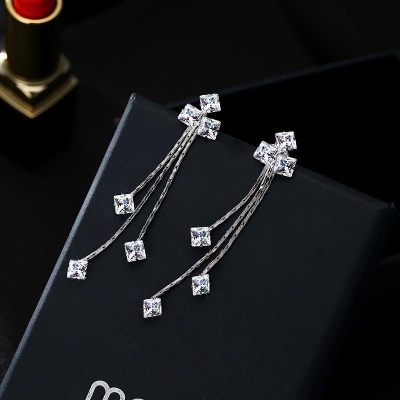 ตุ้มหู/ต่างหูยาวห้อยระย้าสีเงิน สวย เรียบหรูมากๆ