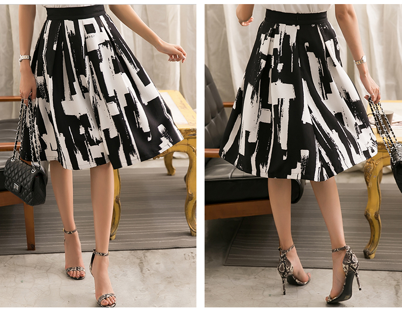 กระโปรงสั้นสีดำ พิมพ์ลายสวยๆ ทรงบาน