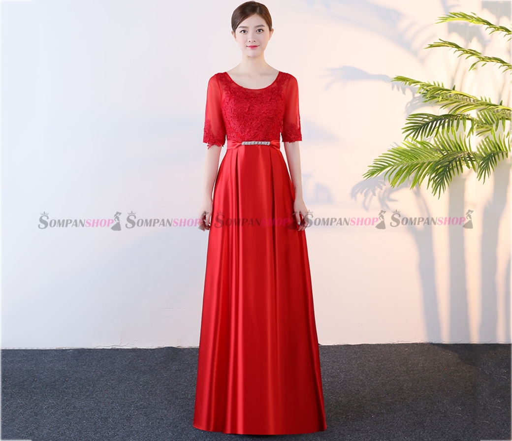 ชุดราตรียาวสีแดง แต่งลูกไม้ แขนสามส่วน กระโปรงยาว