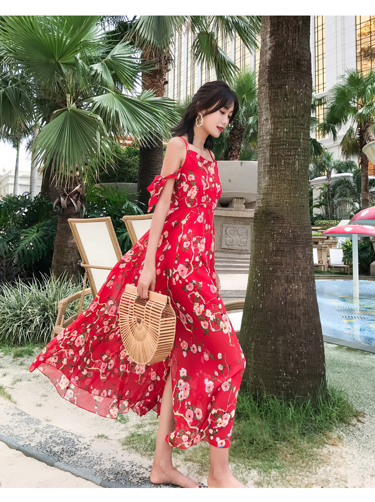 ชุดเดรสใส่ไปเที่ยวทะเลยาวสีแดง พิมพ์ลายดอกไม้สไตล์ฮาวายใส่เที่ยวทะเล สายเดี่ยว สายไขว์หลัง แขนผูกโบว์