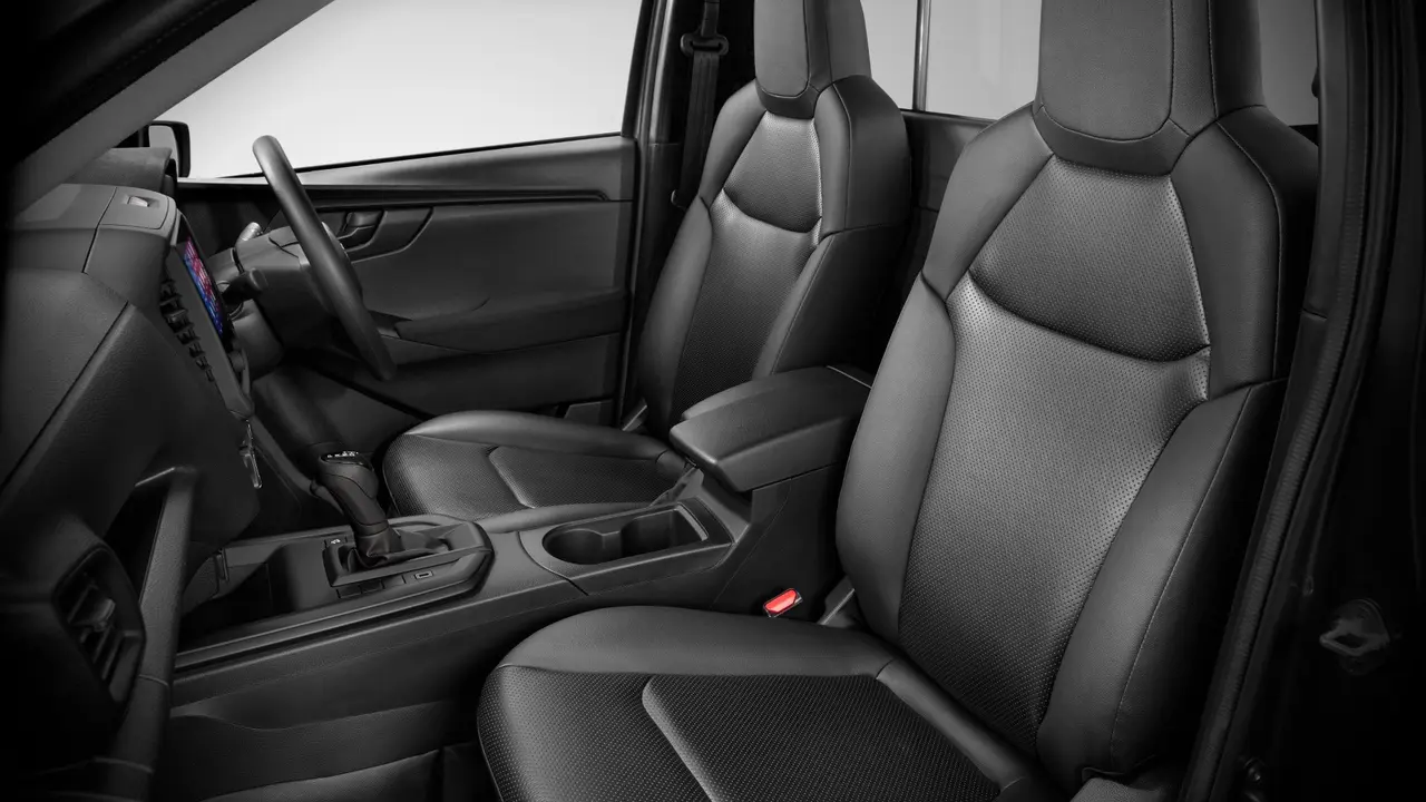 spark-4x2-interior-at