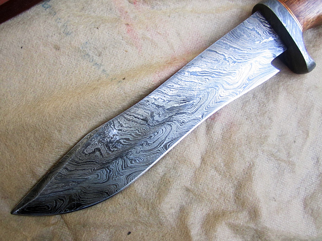 เหล็กลายของแท้Damascus steel custom handmade hunting bowie knife 13"