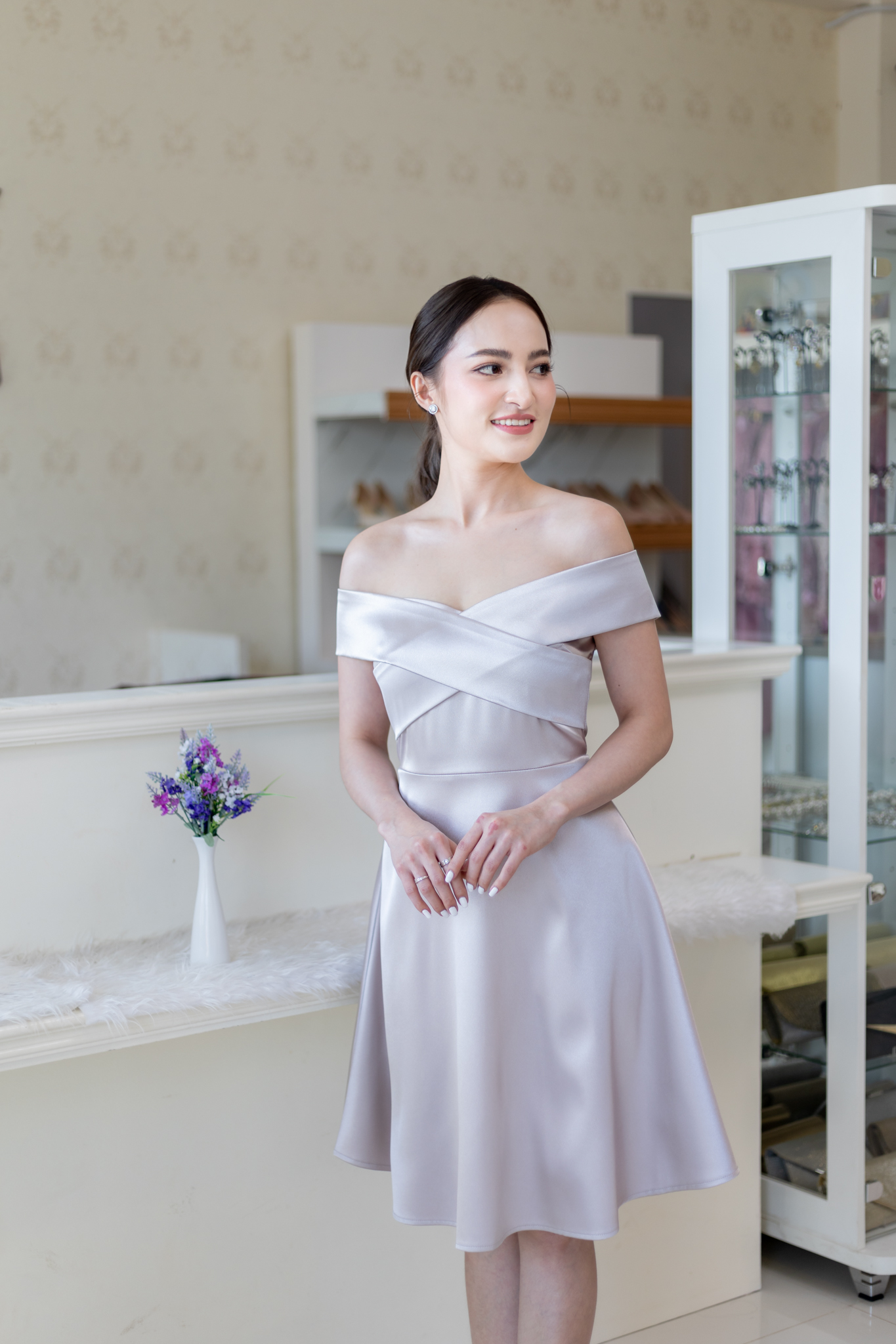 ชุดไปงานแต่งสีเทา ปาดไหล่ปิดต้นแขนปาดไหล่ปิดต้นแขนพรางต้น แนวเรียบหรู สวย ดูดี ชุดออกงาน ชุดราตรี