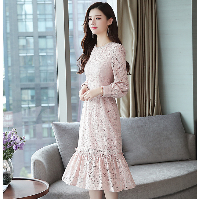 ชุดเดรสสั้นสีชมพู ผ้าลูกไม้ เข้ารูป แขนยาว เรียบร้อย สวยๆ ดูดี ใส่ทำงาน ใส่ไปงานกลางวัน