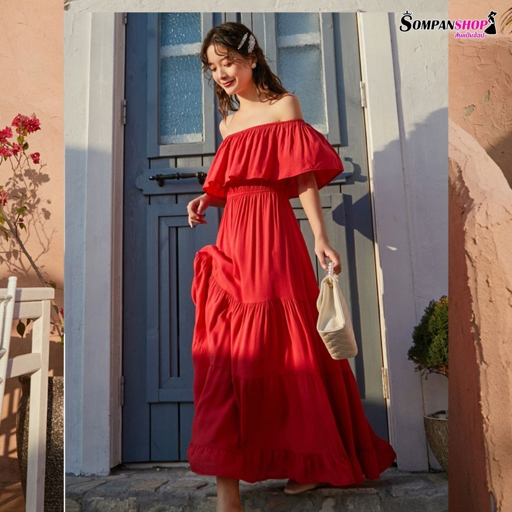 แม็กซี่เดรสยาวเปิดไหล่สีแดง กระโปรงยาวทรงบาน แฟชั่นชุดไปทะเล ชุดเที่ยวทะเล ชุดใส่เดินเล่นถ่ายรูปริมชายหาดสวยๆ