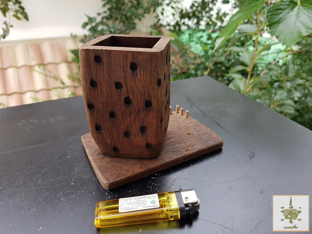 แท่นวางปากกาไม้