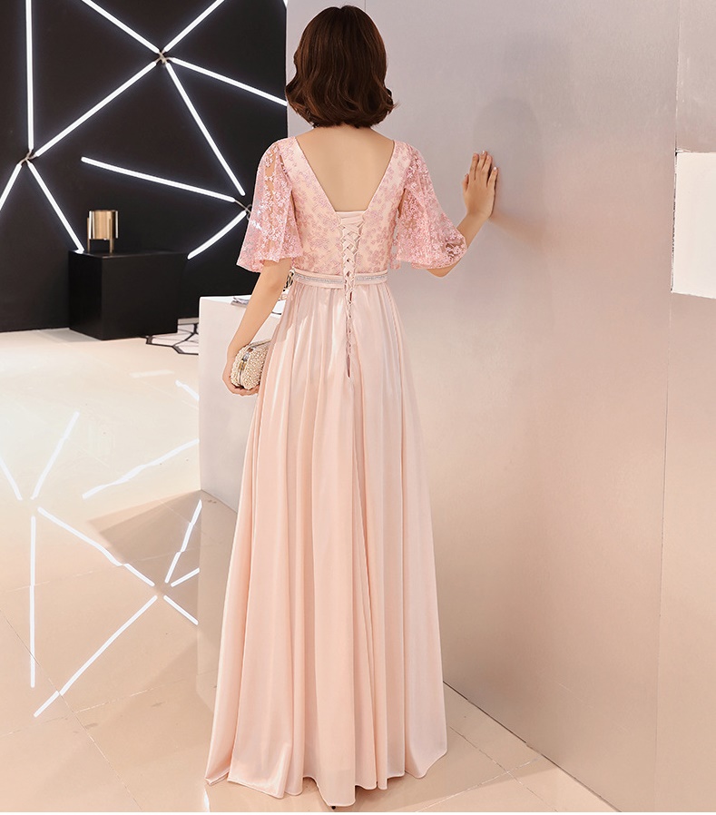 ชุดออกงานราตรียาวสชมพู เสื้อลูกไม้ แขนปีกค้างคาว เอวเพชร กระโปรงยางทรงบาน