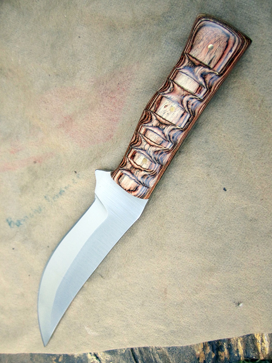 มีดเหล็ก A2 Custom A2 Steel Trailing Point Hunting Knife Micarta Handle AE112