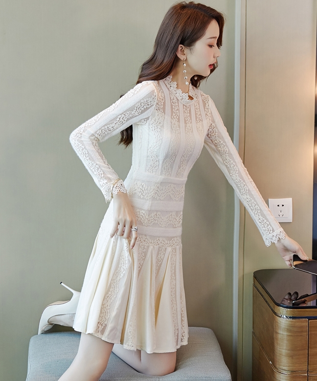 ชุดเดรสลูกไม้สีครีมเบจ