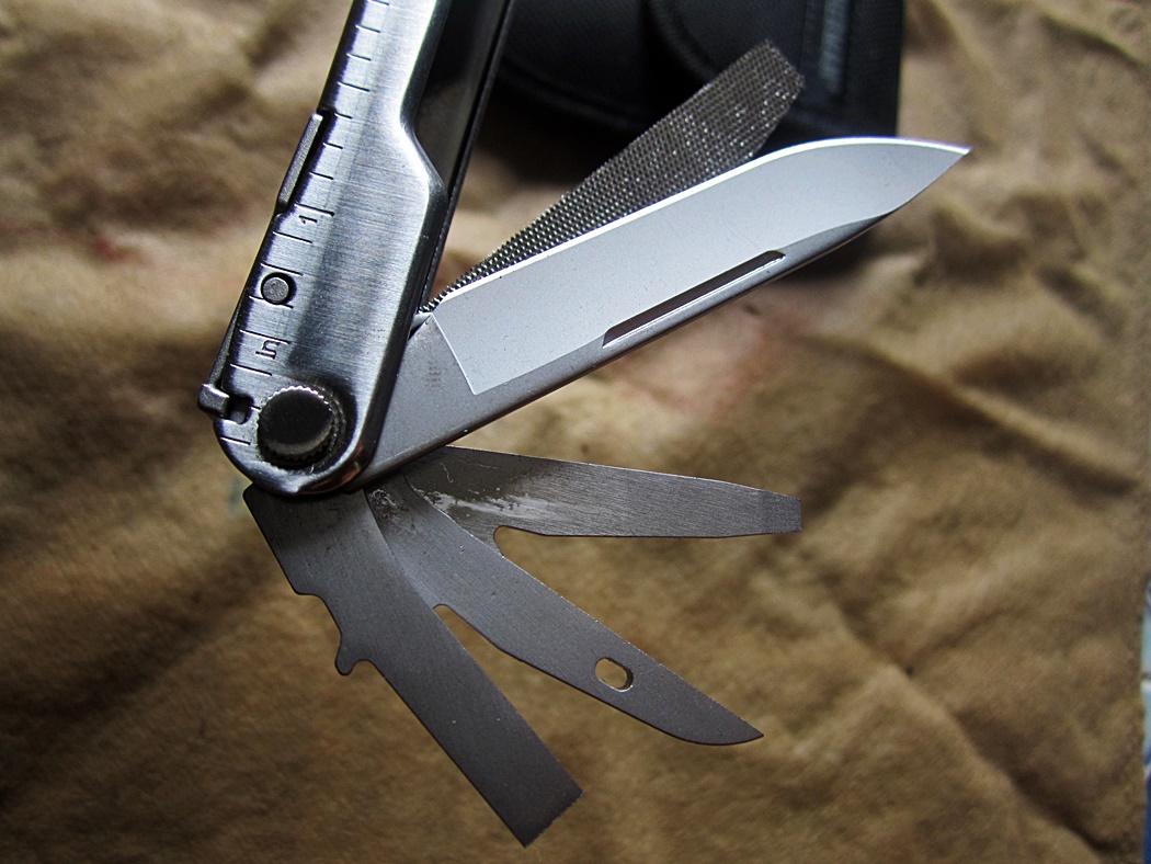 คีมLeatherman Rebar มีตำหนิ รุ่นเก่า แต่อุปกรณ์ใหม่อยู่