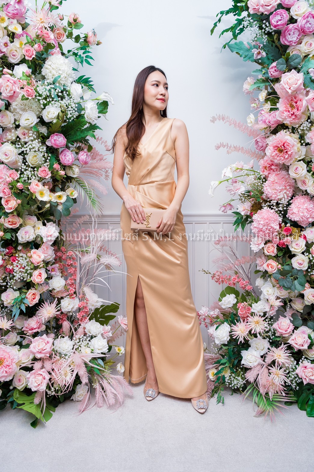 ชุดไปงานแต่งงานสีทอง สายเดี่ยว เอวจีบข้าง แนวเรียบหรู สวยดูดี ใส่ไปงานแต่งงาน ชุดออกงาน ชุดราตรี