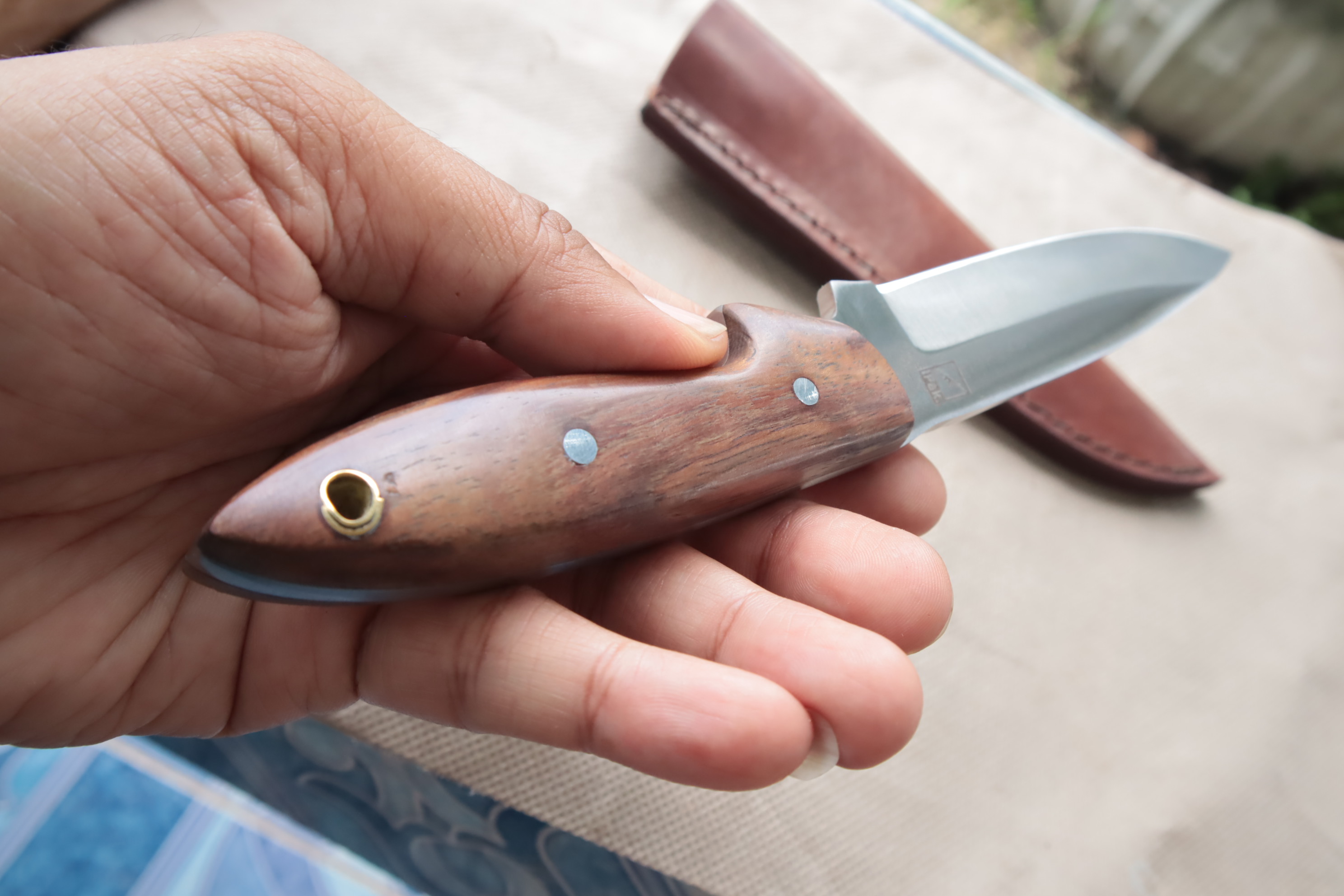 มีดเหล็ก D2 CFK IPAK Handmade D2 Custom Walnut Hunting Fish & Fowl Skinning Camp Blade Knife
