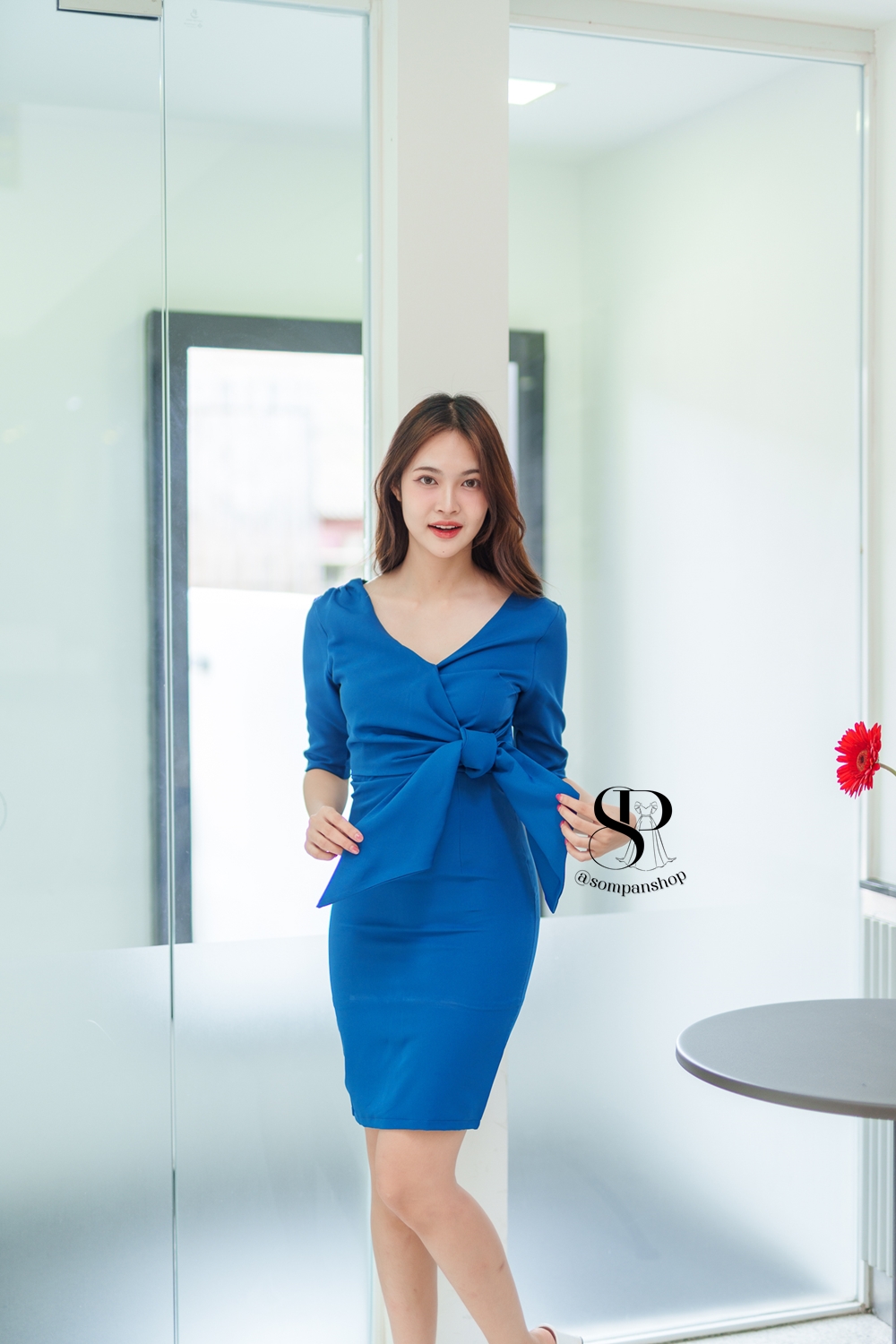 ชุดเดรสออกงานสีฟ้าน้ำทะเล ทรงเข้ารูป แขนสามส่วน แบบสวยเรียบหรูดูดี ใส่เป็นชุดออกงาน ชุดไปงานแต่งงาน ชุดราตรี กลางวัน กลางคืน