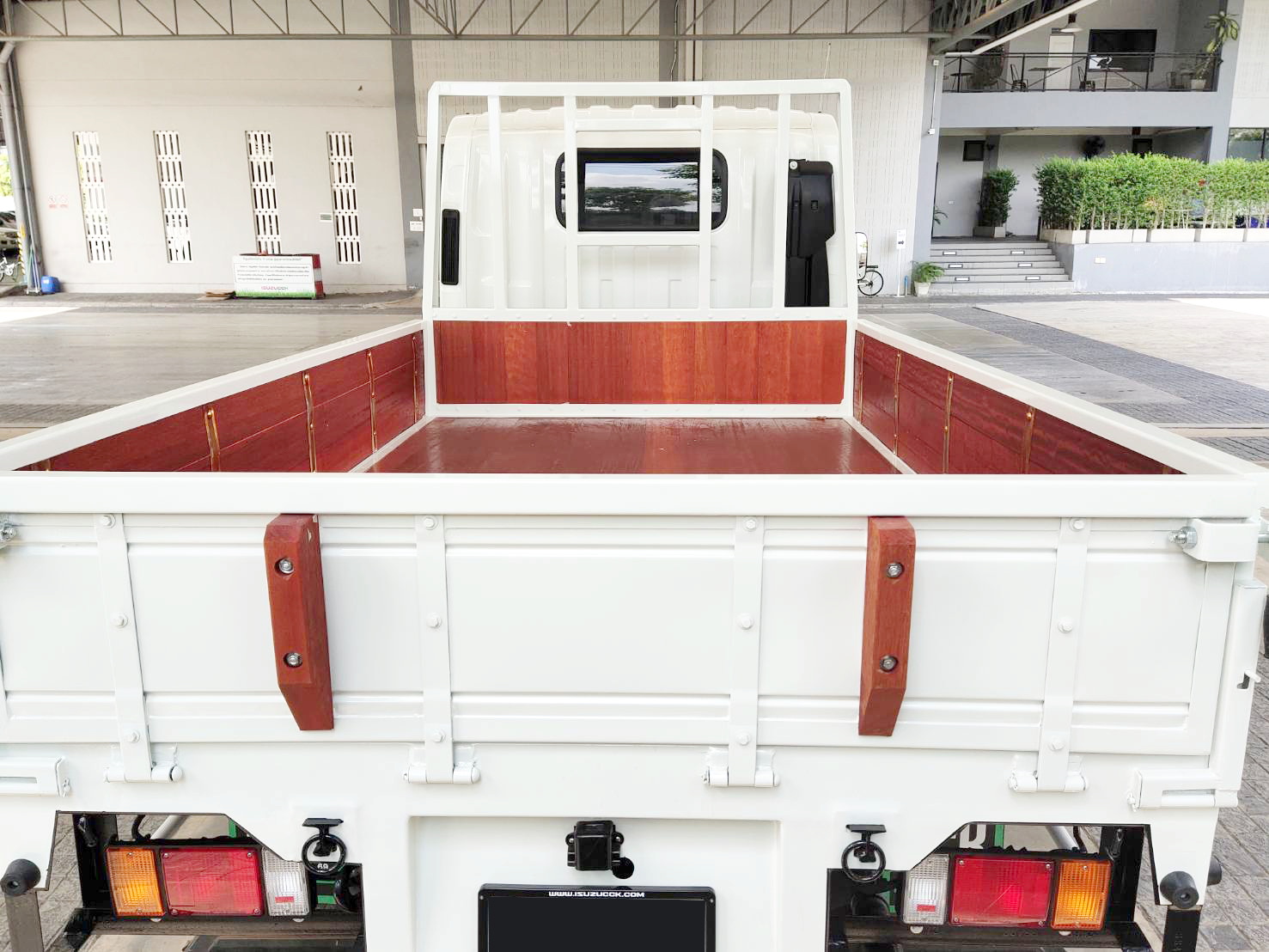 ISUZU NLR Smoother Euro 5 Max (ช่วงยาว 3 เมตร) หัวแชสซี (Chassis)