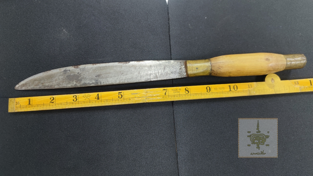 มีดสั้นเก่า เลี่ยมหัว-ท้ายด้วยทองเหลือง