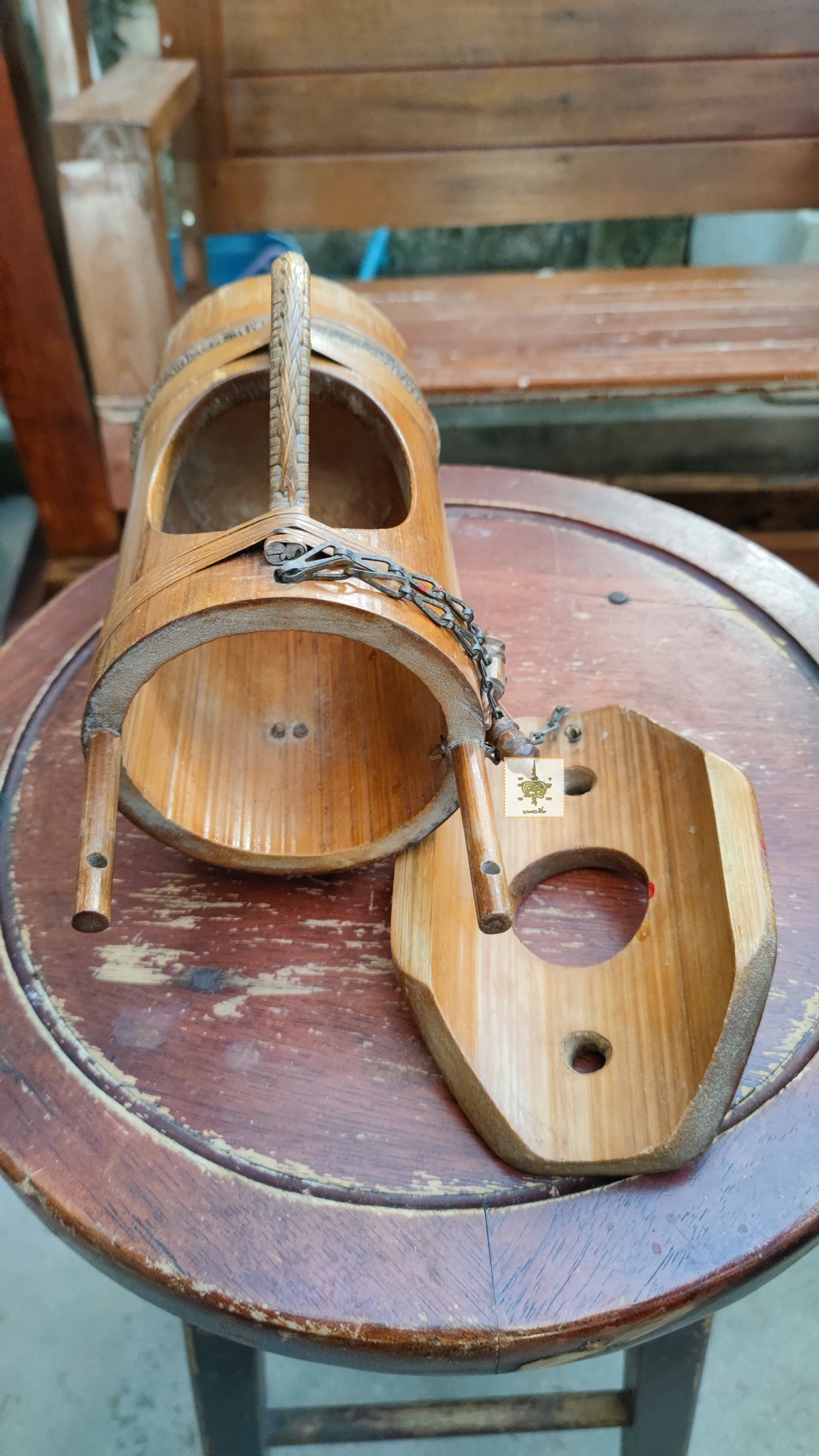 กระเช้าไม้ไผ่ใส่ขวดไวน์