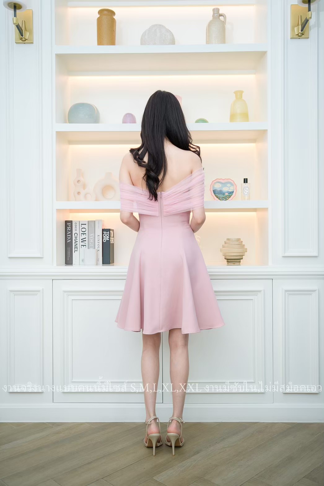 ชุดออกงานสีชมพู เดรสสั้นเปิดไหล่แต่งผ้าซีทรู กระโปรงทรงบาน สวยหวาน น่ารักๆ แบบสวยเรียบหรูดูดี ชุดออกงาน ชุดไปงานแต่ง