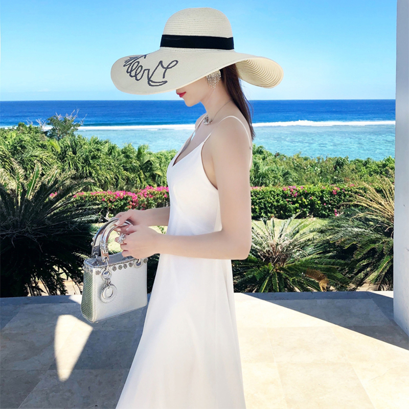 ชุดเที่ยวทะเล ชุดไปทะเลสีขาว แม็กซี่เดรสสายเดี่ยวโชว์หลัง ใส่เดินเล่นริมทะเล ถ่ายรูป