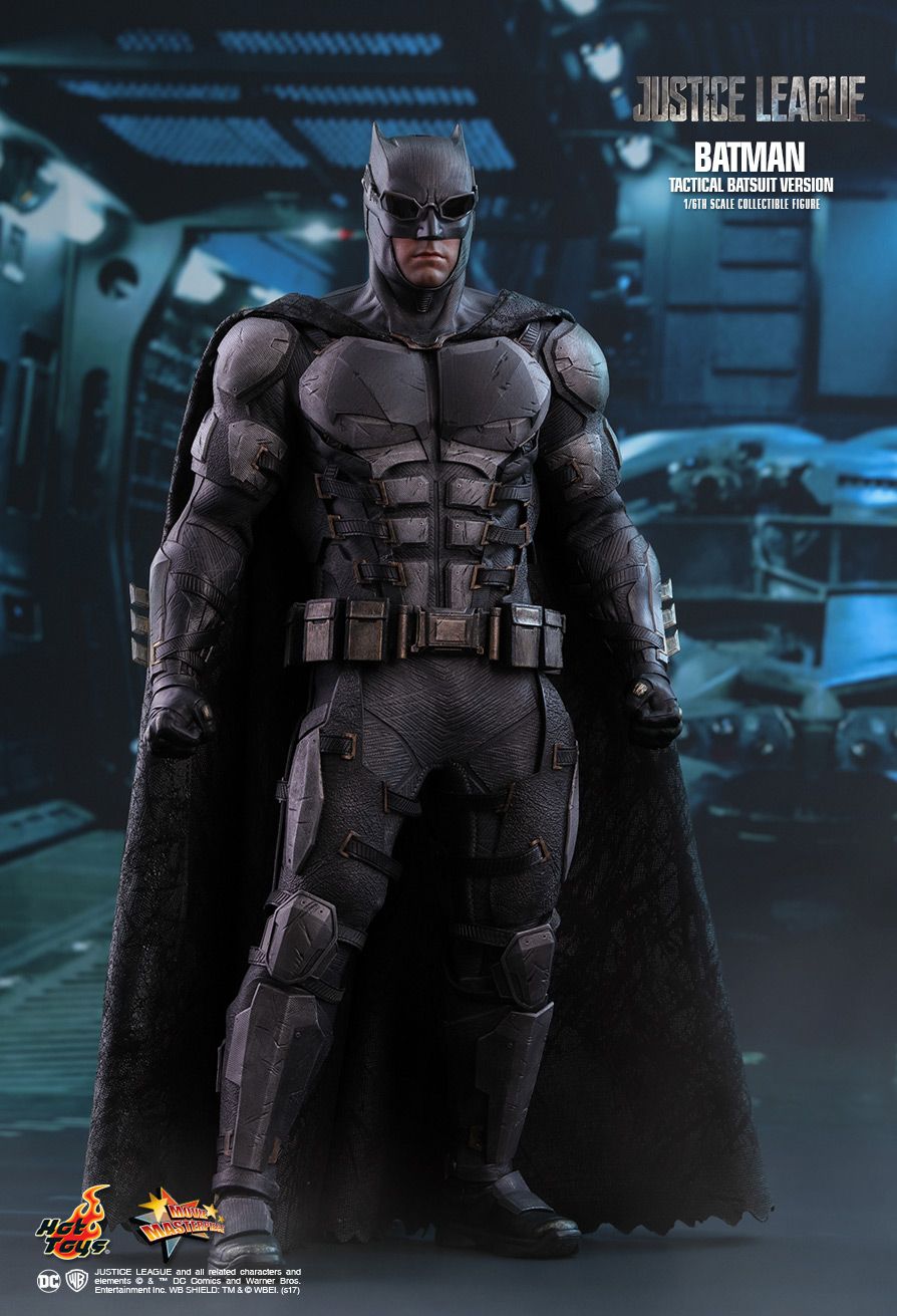 HOT TOYS 1/6 BATMAN (TACTICAL BATSUIT VERSION)