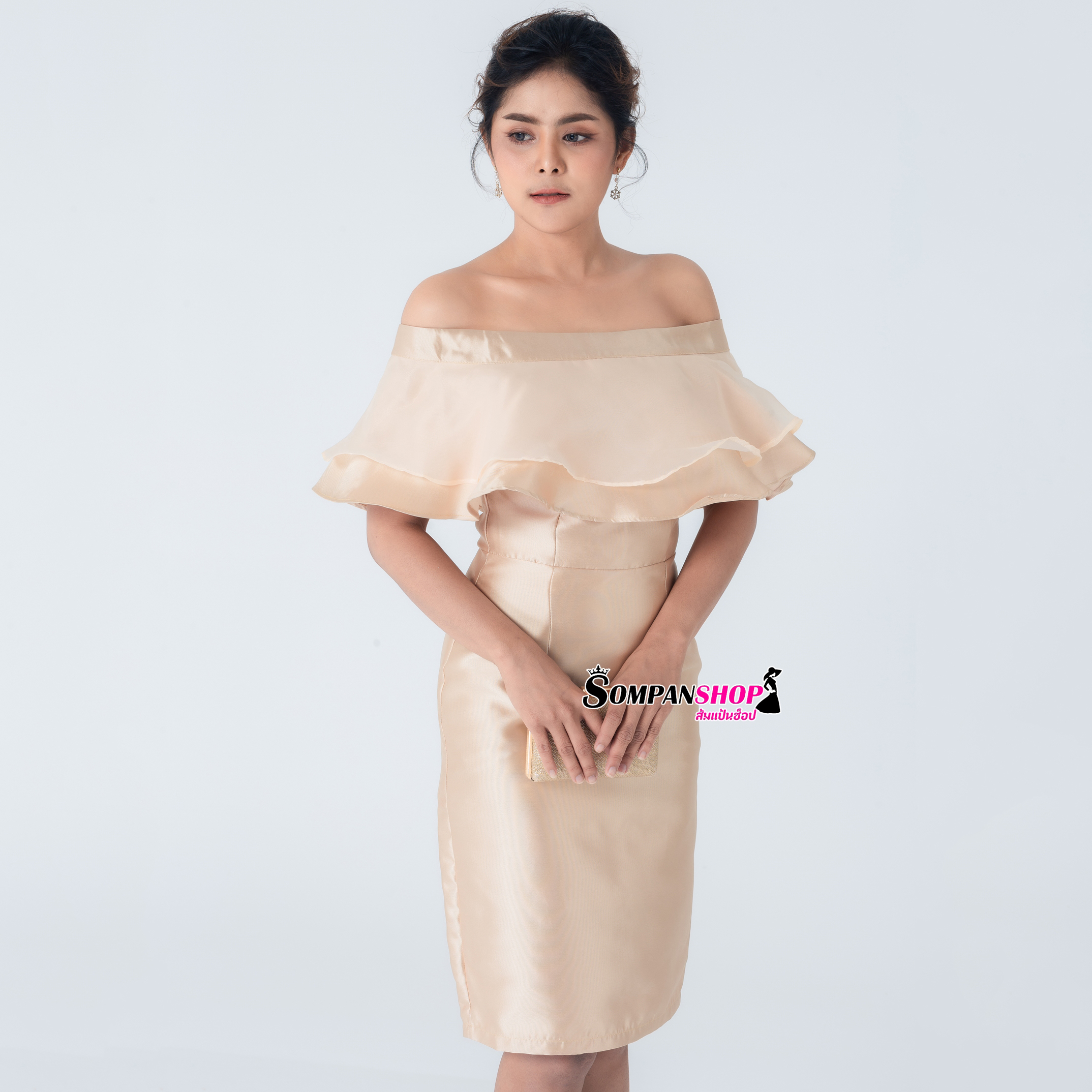 ชุดราตรี ชุดออกงาน ชุดไปงานแต่งงานสีทอง ทรงเปิดไหล่แต่งระบาย แนวเรียบหรู สวยสง่า ดูแพง