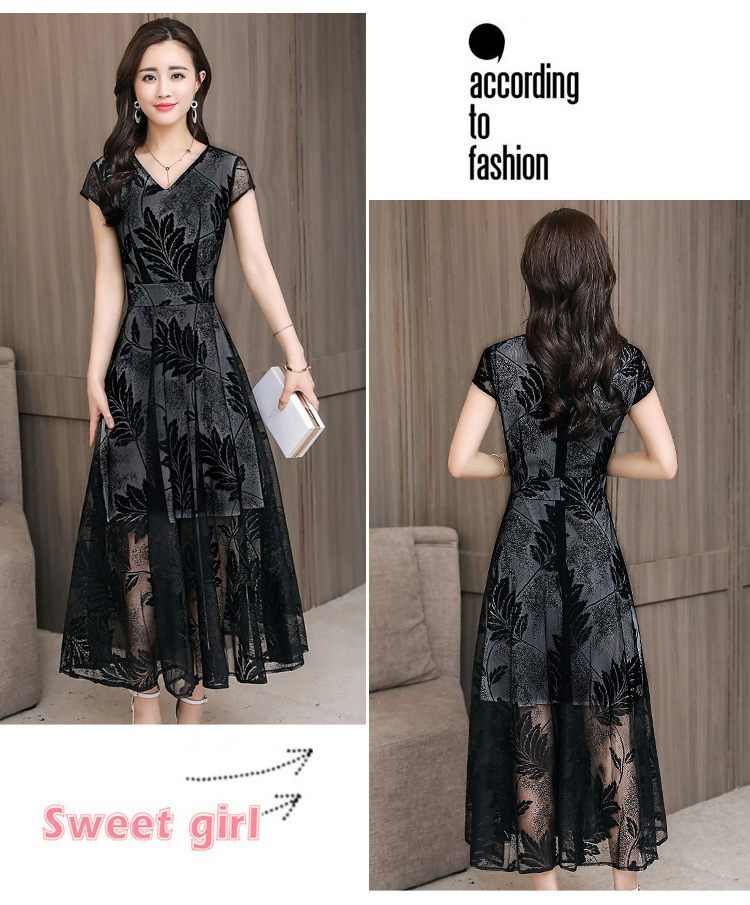ชุดเดรสลูกไม้สีดำ แขนสั้น กระโปรงยาวคลุมเข่าทรงบาน
