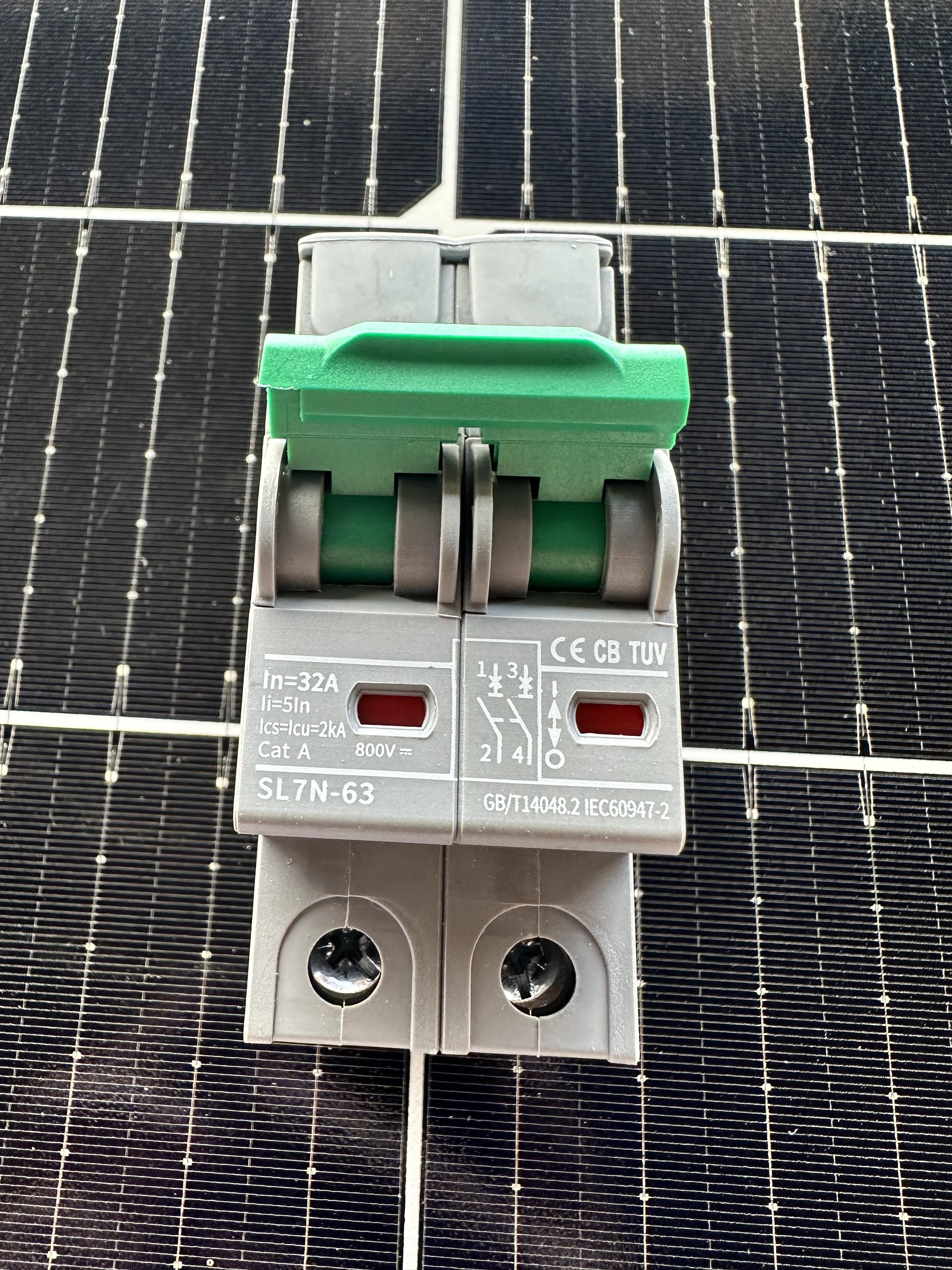 เบรกเกอร์ DC แบรนด์ SUNTREE SL7N-63 ขนาด 25A/2P 800VDC